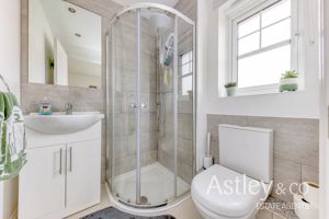 ensuite- click for photo gallery